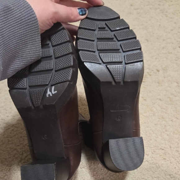 Elegant Brown Ankle Booties - Picture 6 of 6